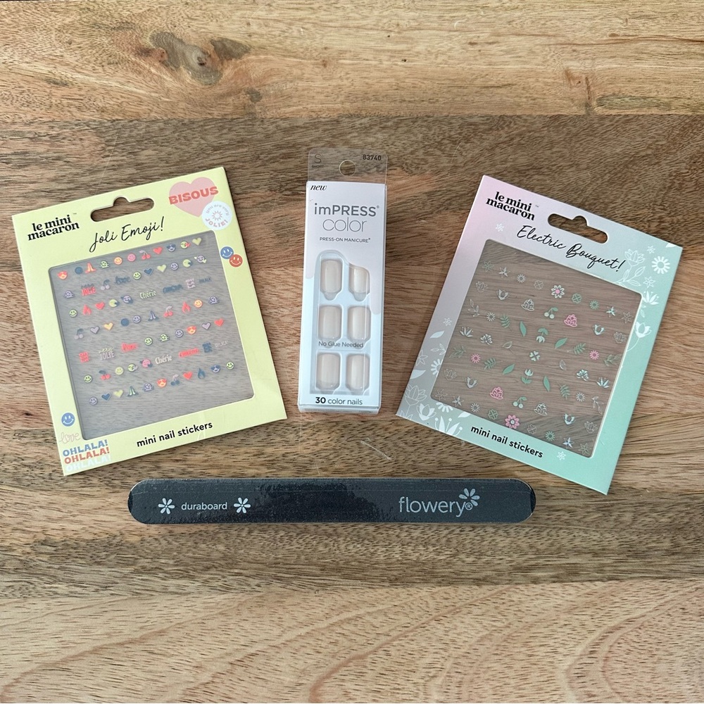 🆕 Women’s Nail Set: Press-On Manicure, 2 Sets of Mini Nail Stickers & Nail File